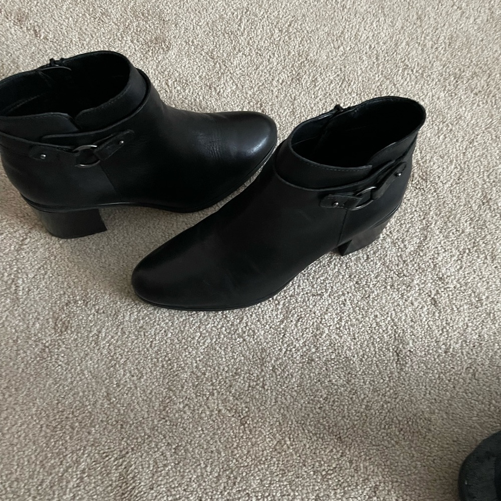 Naturalizer Bootie, Leather Upper, Side Zipper Ru… - image 3